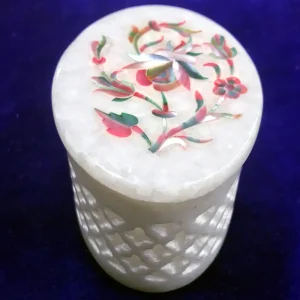 6-2.webp White Marble Oval Jewelry Box with Mop Inlay