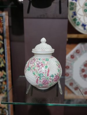 Inlaid Mother Of Pearl Marble Pot